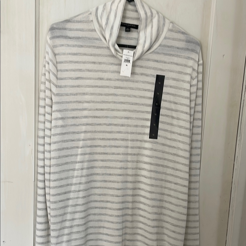 Banana Republic Gray and White Turtleneck Sweater